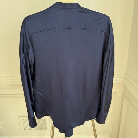 VINCE Navy Blue 100% Silk Blouse Banded Collar V-Neck Size XS - Picture 4 of 5